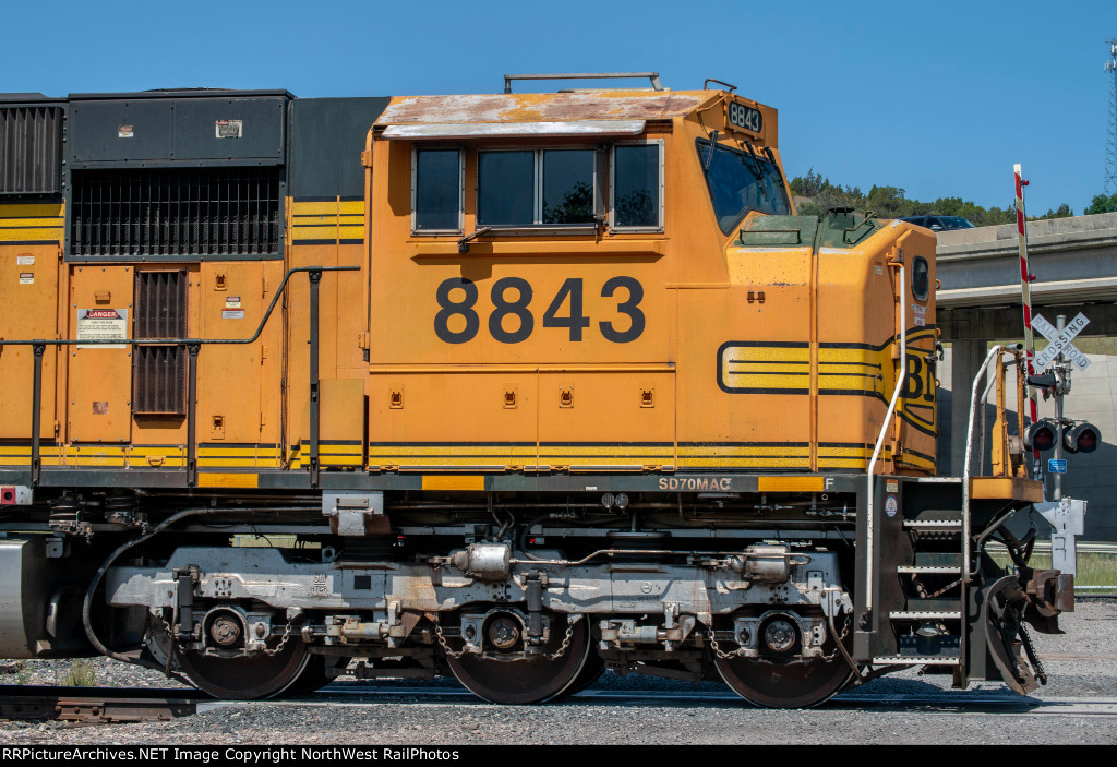 BNSF 8843